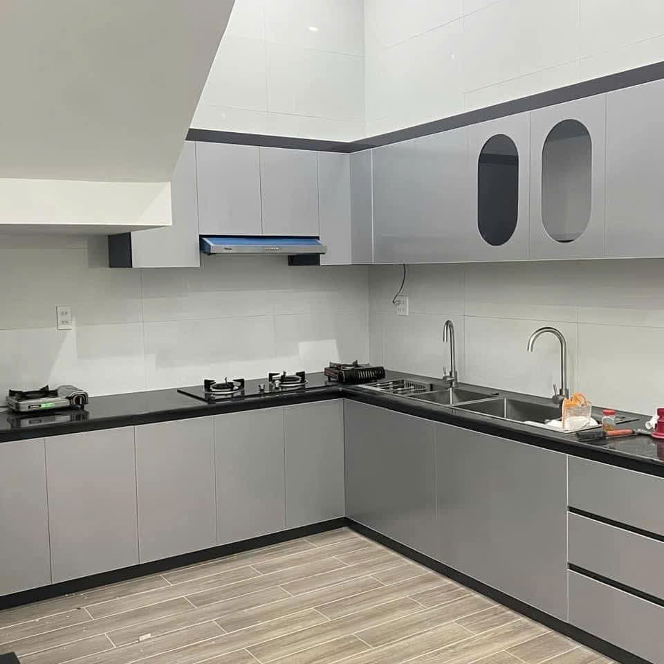 Hoàn Thiện Dự Án Tủ Nhựa Bếp Hiện Đại – Không Gian Gọn Gàng & Tinh Tế